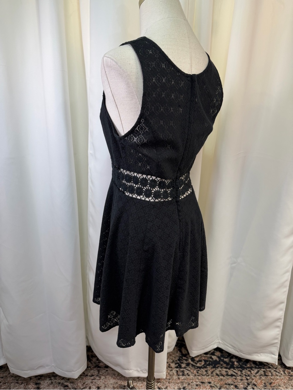 Free People Black ‘Daisy’ Sleeveless Fit & Flare Crochet Lace Mini Dress Size 6 - Picture 11 of 16